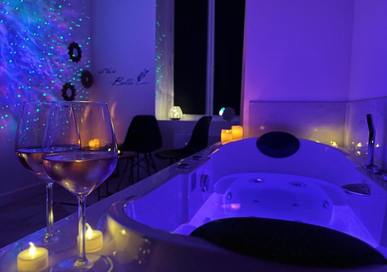 Cinema & Jacuzzi Aux Etoiles - Casabianca Suite Saint-Etienne  Exterior photo