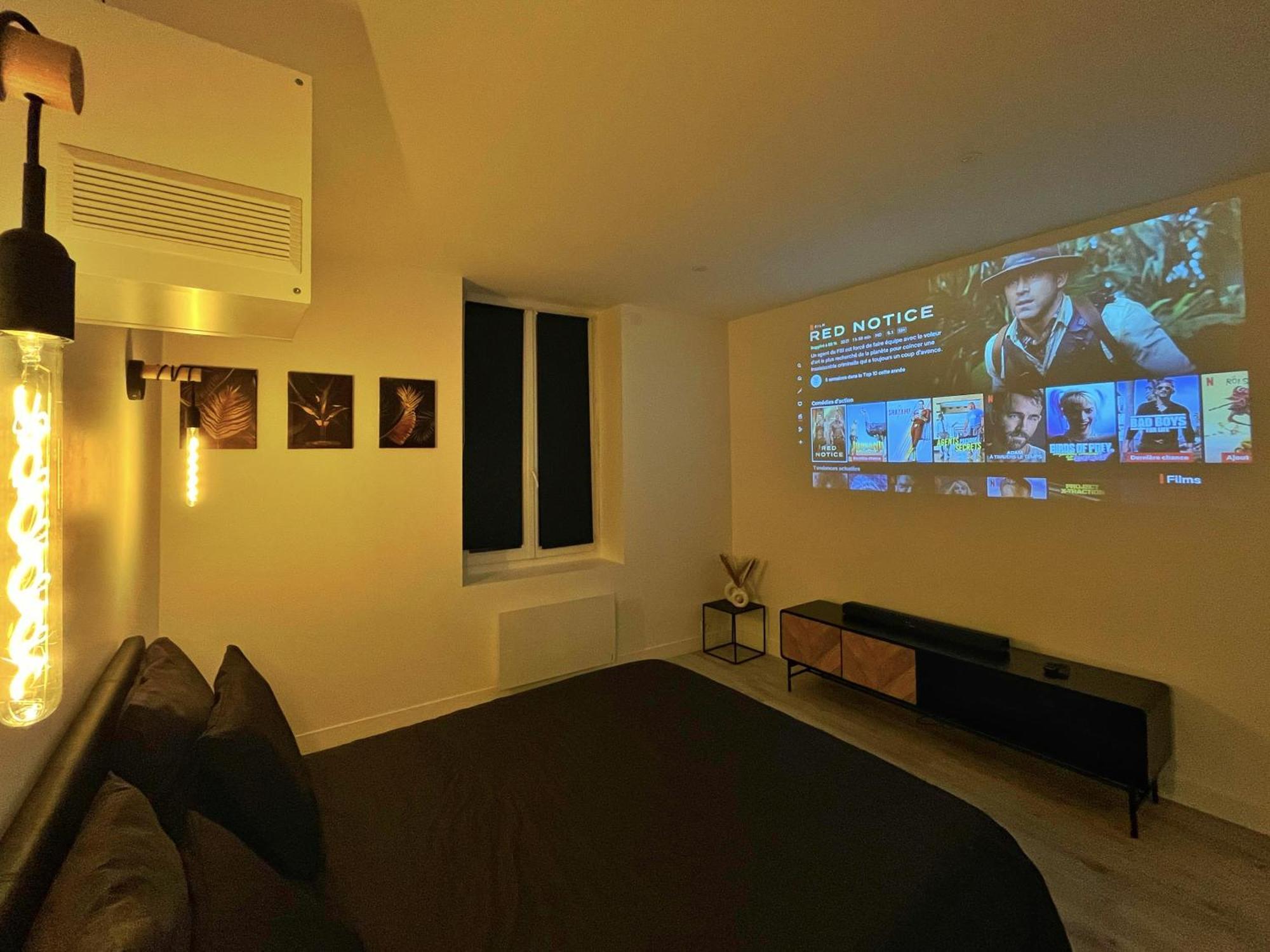 Cinema & Jacuzzi Aux Etoiles - Casabianca Suite Saint-Etienne  Exterior photo